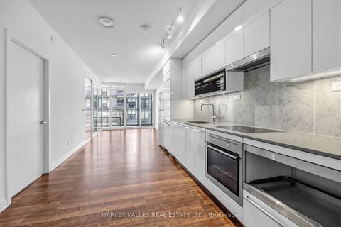 Photo 4 at 608 - 90 Queens Wharf Road, Waterfront Communities C1, Toronto