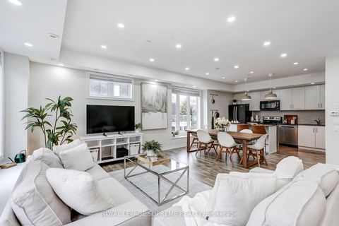 Photo 11 at 36 - 70 Eastwood Park Garden, Long Branch, Toronto