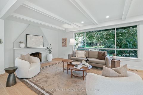 Photo 2 at 15 Bell Royal Court, Humber Valley, Toronto