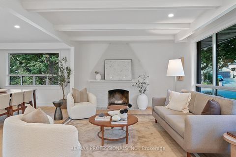 Photo 3 at 15 Bell Royal Court, Humber Valley, Toronto