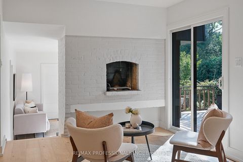 Photo 11 at 15 Bell Royal Court, Humber Valley, Toronto