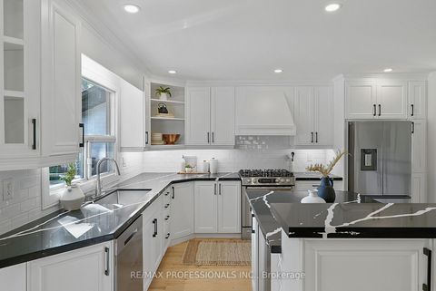 Photo 12 at 15 Bell Royal Court, Humber Valley, Toronto
