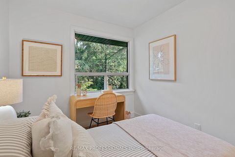 Photo 28 at 15 Bell Royal Court, Humber Valley, Toronto