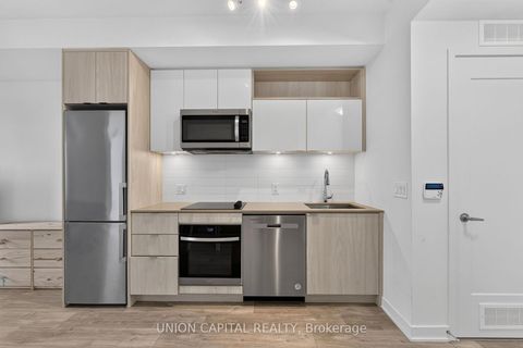 Photo 2 at 609 - 70 Princess Street, Waterfront Communities C8, Toronto