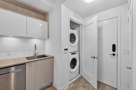 Photo 10 at 609 - 70 Princess Street, Waterfront Communities C8, Toronto