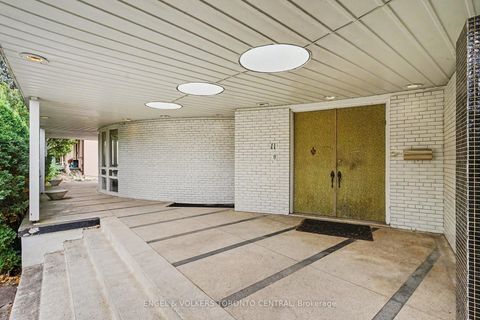 Photo 1 at 11 Suncrest Drive, York Mills, Toronto