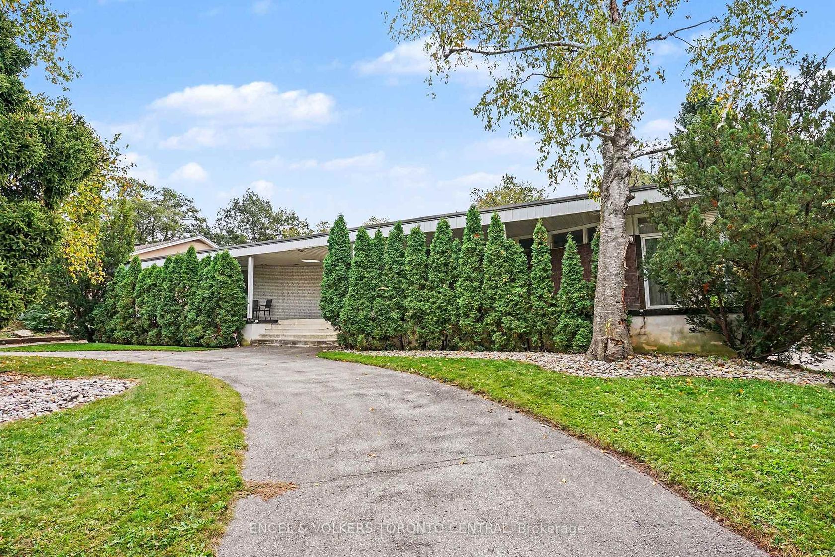 11 Suncrest Drive, York Mills, Toronto 