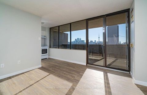 Photo 2 at 1004 - 720 Spadina Avenue, University, Toronto