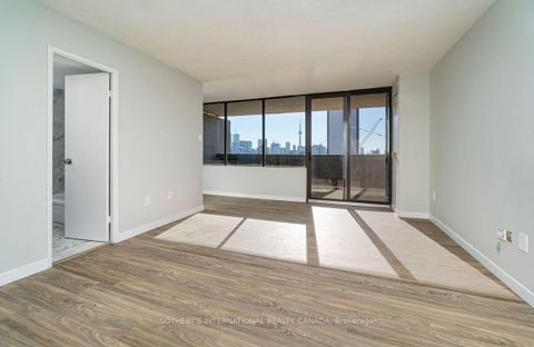 Photo 3 at 1004 - 720 Spadina Avenue, University, Toronto