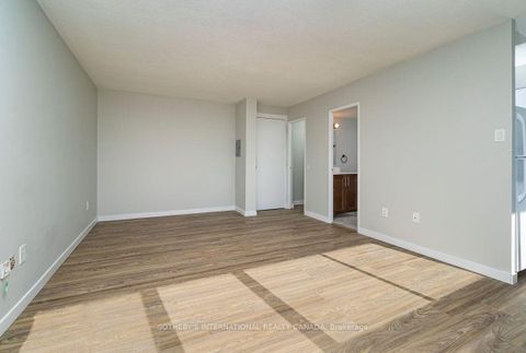 Photo 4 at 1004 - 720 Spadina Avenue, University, Toronto