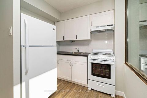 Photo 7 at 1004 - 720 Spadina Avenue, University, Toronto