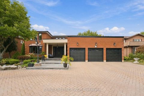 Photo 4 at 98 Cairnburg Place, Islington Woods, Vaughan