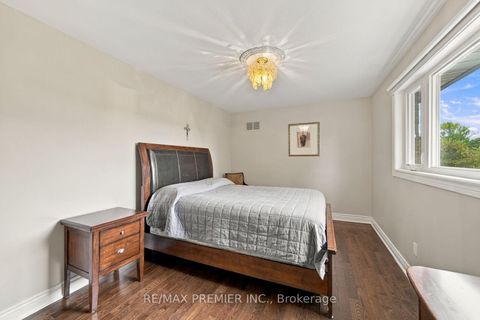 Photo 37 at 98 Cairnburg Place, Islington Woods, Vaughan