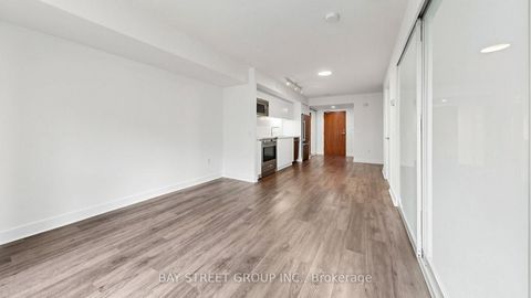 Photo 10 at 316 - 85 Queens Wharf Road, Waterfront Communities C1, Toronto