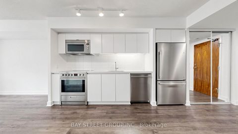 Photo 11 at 316 - 85 Queens Wharf Road, Waterfront Communities C1, Toronto