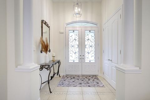 Photo 2 at 79 Chayna Crescent, Patterson, Vaughan