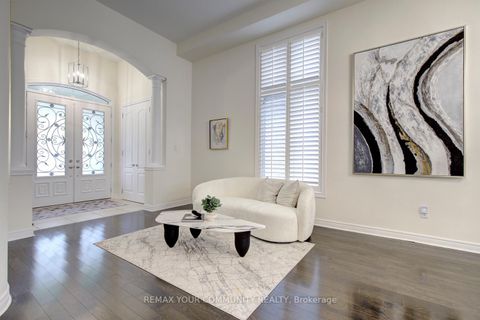 Photo 4 at 79 Chayna Crescent, Patterson, Vaughan