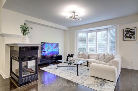 Photo 12 at 79 Chayna Crescent, Patterson, Vaughan