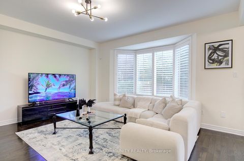 Photo 14 at 79 Chayna Crescent, Patterson, Vaughan