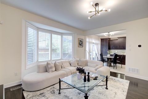 Photo 15 at 79 Chayna Crescent, Patterson, Vaughan