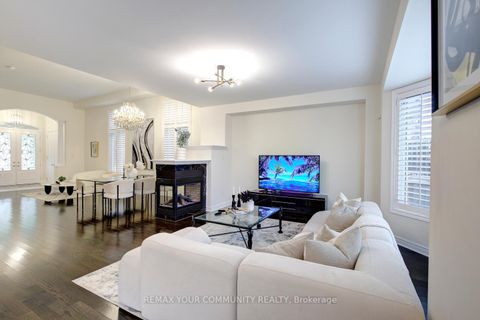 Photo 16 at 79 Chayna Crescent, Patterson, Vaughan