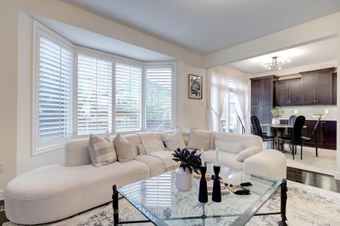 Photo 19 at 79 Chayna Crescent, Patterson, Vaughan
