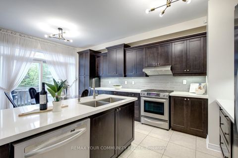 Photo 22 at 79 Chayna Crescent, Patterson, Vaughan