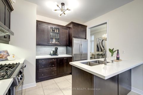 Photo 25 at 79 Chayna Crescent, Patterson, Vaughan