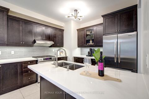 Photo 28 at 79 Chayna Crescent, Patterson, Vaughan