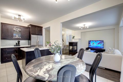 Photo 30 at 79 Chayna Crescent, Patterson, Vaughan