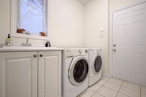 Photo 32 at 79 Chayna Crescent, Patterson, Vaughan