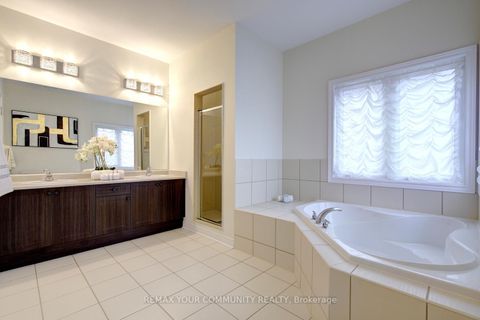 Photo 37 at 79 Chayna Crescent, Patterson, Vaughan