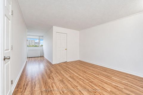 Photo 10 at 507 - 3151 BRIDLETOWNE Circle, L'Amoreaux, Toronto