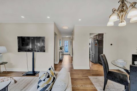 Photo 2 at 12 Azalea Court, Humbermede, Toronto