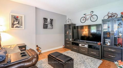 Photo 4 at 79 Browning Trail, Letitia Heights, Barrie