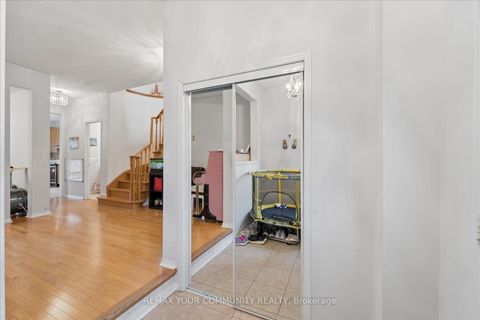 Photo 3 at 44 Antique Drive, Oak Ridges Lake Wilcox, Richmond Hill