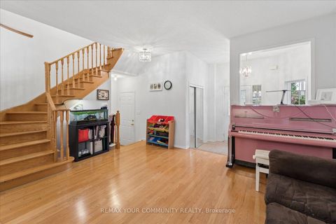 Photo 5 at 44 Antique Drive, Oak Ridges Lake Wilcox, Richmond Hill