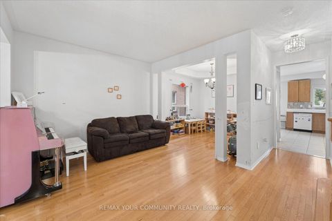 Photo 6 at 44 Antique Drive, Oak Ridges Lake Wilcox, Richmond Hill