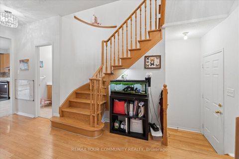 Photo 7 at 44 Antique Drive, Oak Ridges Lake Wilcox, Richmond Hill