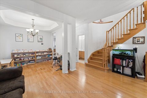 Photo 8 at 44 Antique Drive, Oak Ridges Lake Wilcox, Richmond Hill