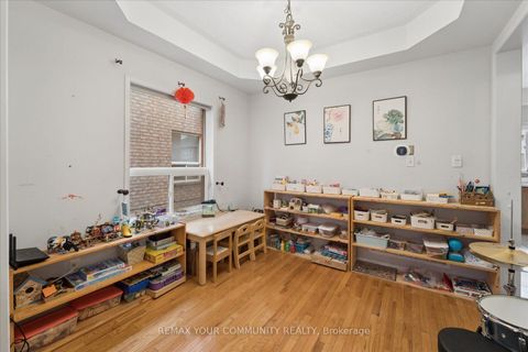Photo 9 at 44 Antique Drive, Oak Ridges Lake Wilcox, Richmond Hill