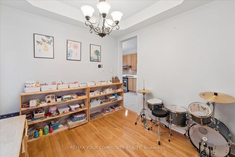 Photo 10 at 44 Antique Drive, Oak Ridges Lake Wilcox, Richmond Hill