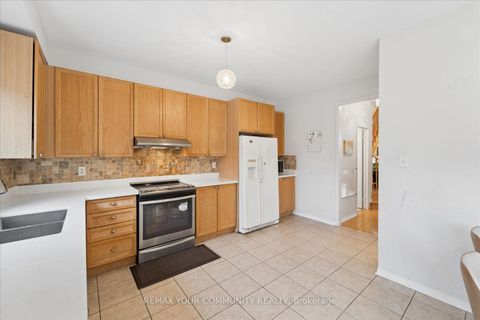 Photo 12 at 44 Antique Drive, Oak Ridges Lake Wilcox, Richmond Hill