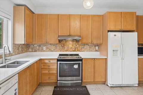 Photo 13 at 44 Antique Drive, Oak Ridges Lake Wilcox, Richmond Hill