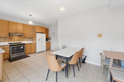 Photo 15 at 44 Antique Drive, Oak Ridges Lake Wilcox, Richmond Hill