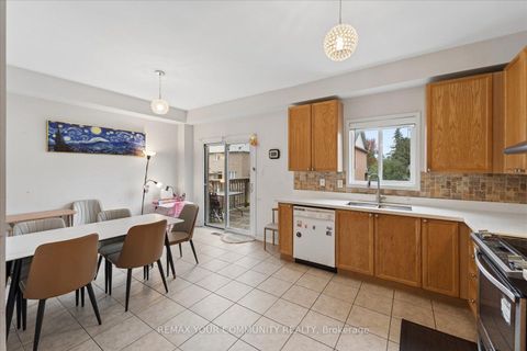 Photo 16 at 44 Antique Drive, Oak Ridges Lake Wilcox, Richmond Hill