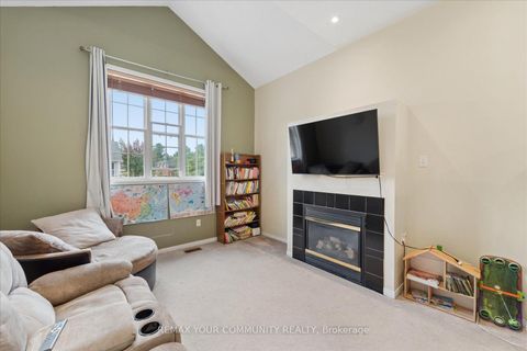 Photo 20 at 44 Antique Drive, Oak Ridges Lake Wilcox, Richmond Hill