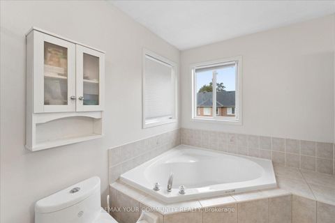 Photo 26 at 44 Antique Drive, Oak Ridges Lake Wilcox, Richmond Hill