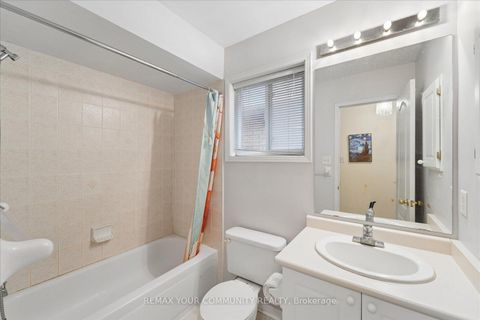 Photo 31 at 44 Antique Drive, Oak Ridges Lake Wilcox, Richmond Hill