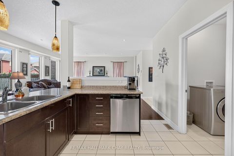 Photo 3 at 43 Graihawk Drive, Ardagh, Barrie